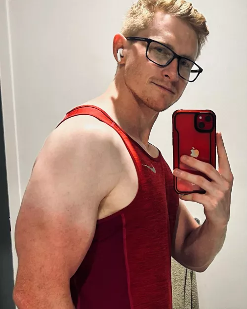 Red everything 2.0. Enjoying the arm thickness