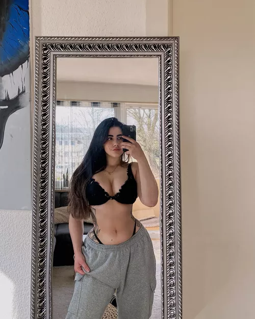 Take off my bra and enjoy my boobs