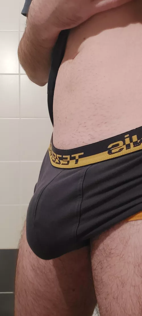 What would you do if you see a bulge like this?😈