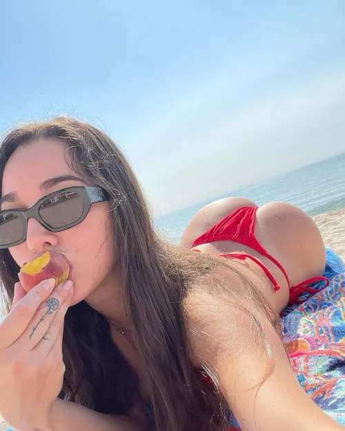 which 🍑 u like more?