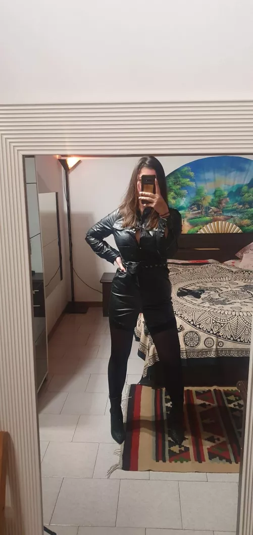 who can guess what this outfit is missing? watch out who guesses 🔫