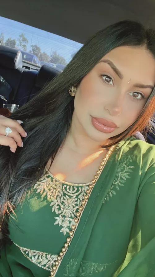 29F4M any Naz* daddy out there looking for a desi cow?