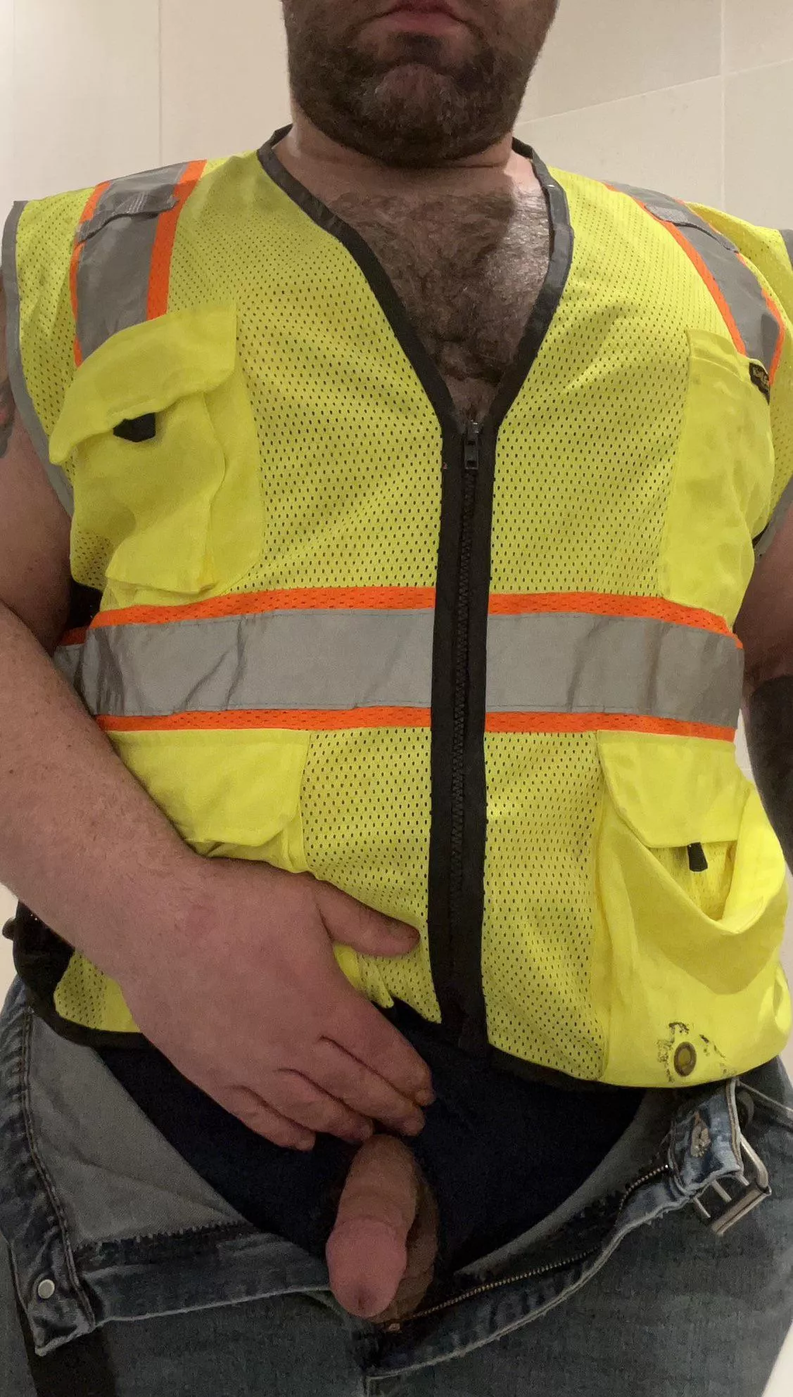 (40) My laborer didn’t believe me when I told him I would fuck his mouth the next time I caught him slackin off. I’m a man of my word!🐻😈