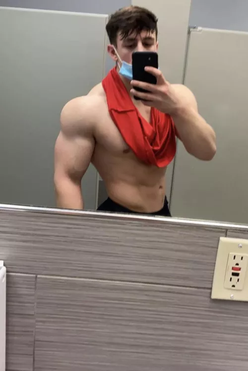 Big muscle sub who needs to get cucked again 😩