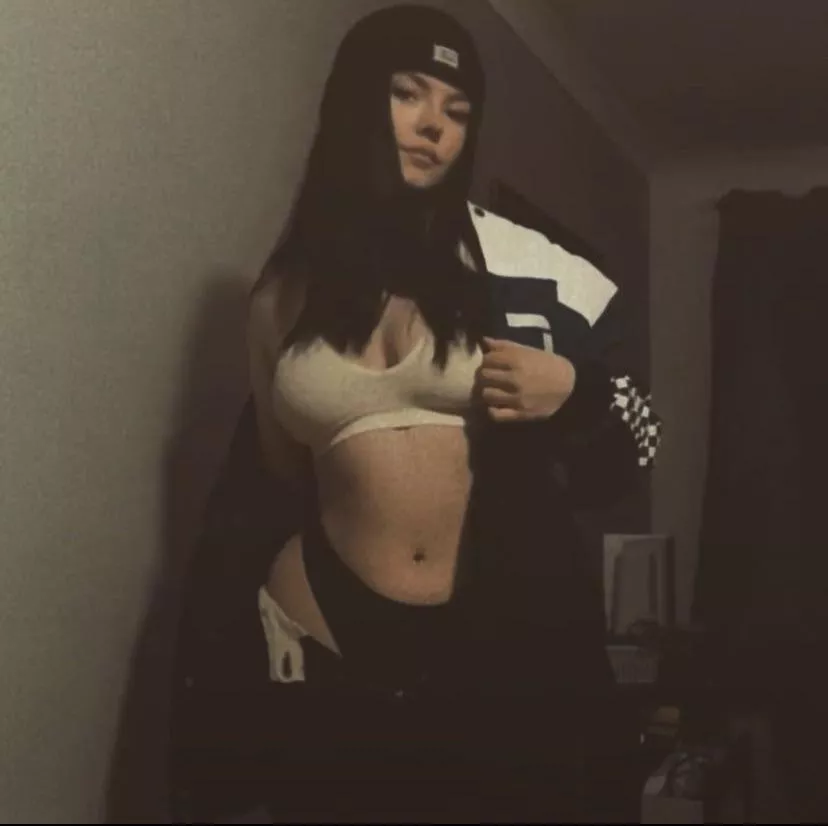 Come on boys don’t be shy show me some sexy little irl chavs I can destroy dms all way’s open