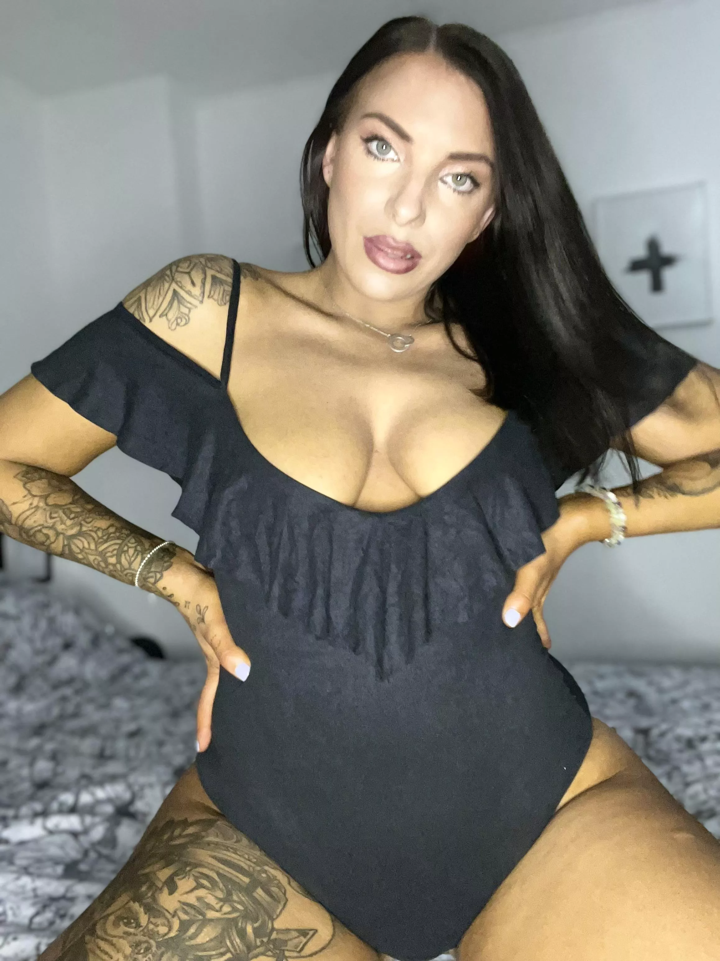 Come see my content all videos included, No PPV, Free dick rate every sub😛over 500 pics and videos, solo and boy girl content, anal play, strips, dildo play, bjs, facials xxx