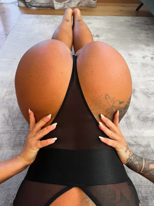 Did my ass catch your attention?😈