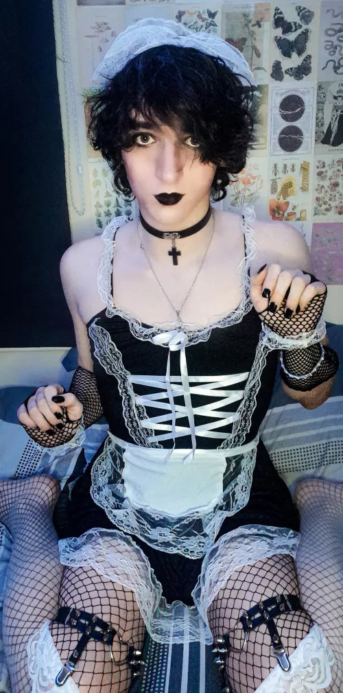 Do I look cute in a maid outfit? 😳