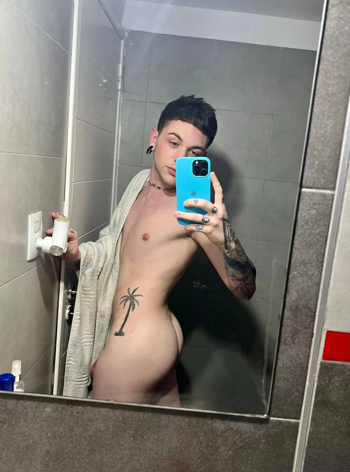 Do you like my buttocks? Slap 'em.