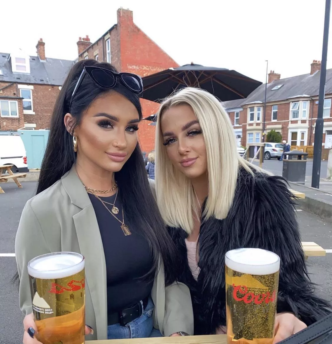 Drinking Chavs. Left or Right? 👀