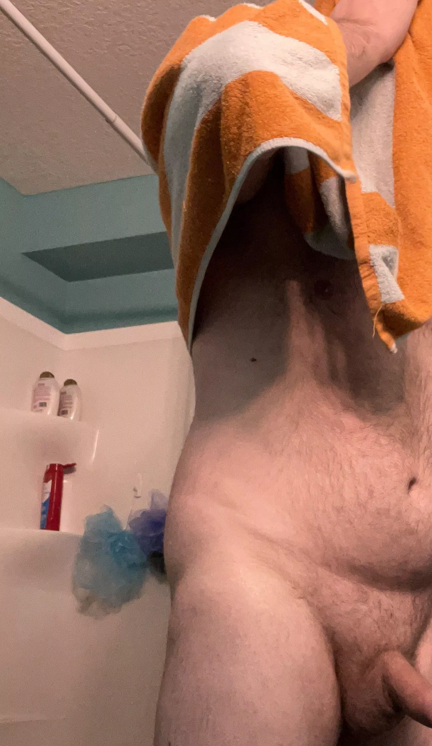 Drying off. No cubs visited me in the🚿🚿 tho. 🙃🙃