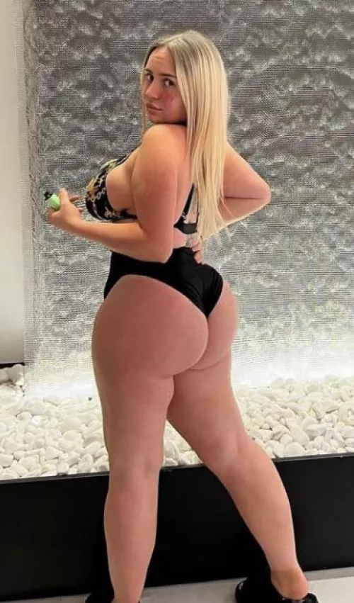 Fat ass molly 🥵