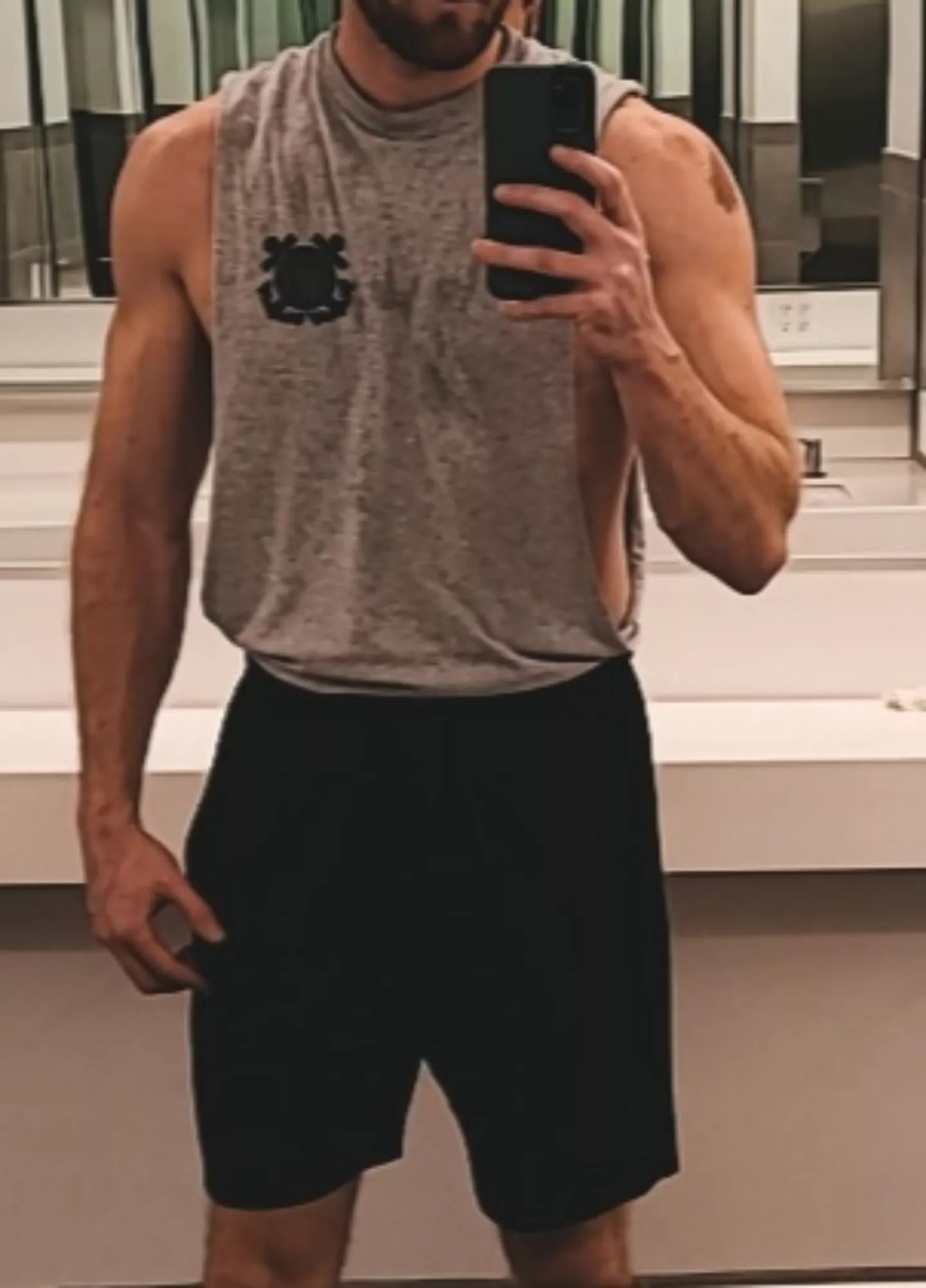 Handsome, fit Asian men hmu ;)