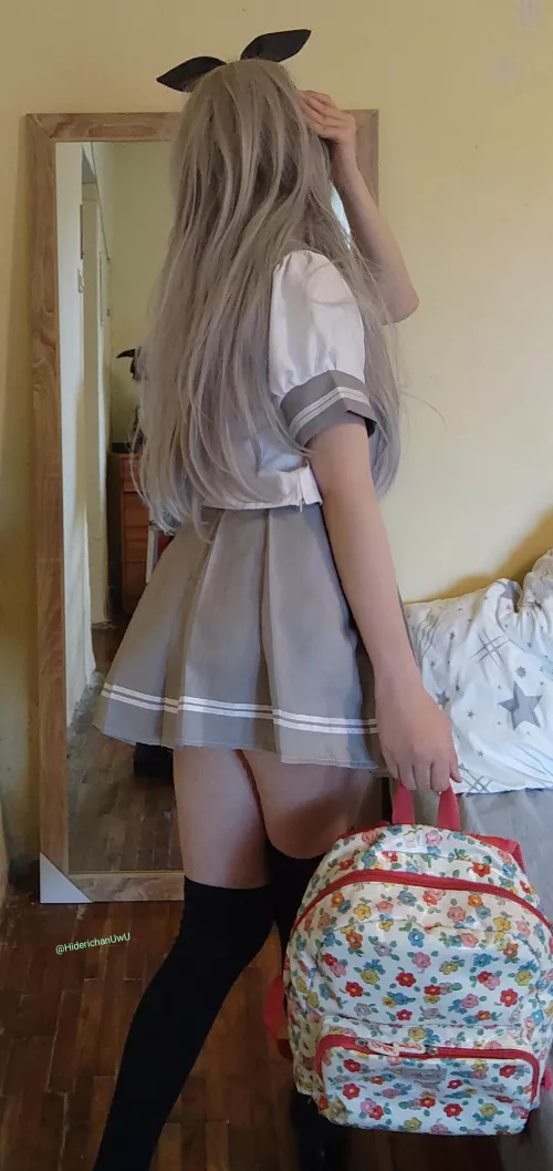 Hideri-chan is getting ready for school