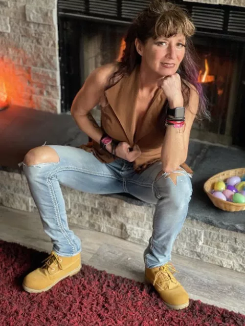 Holding it tight so cum and find me