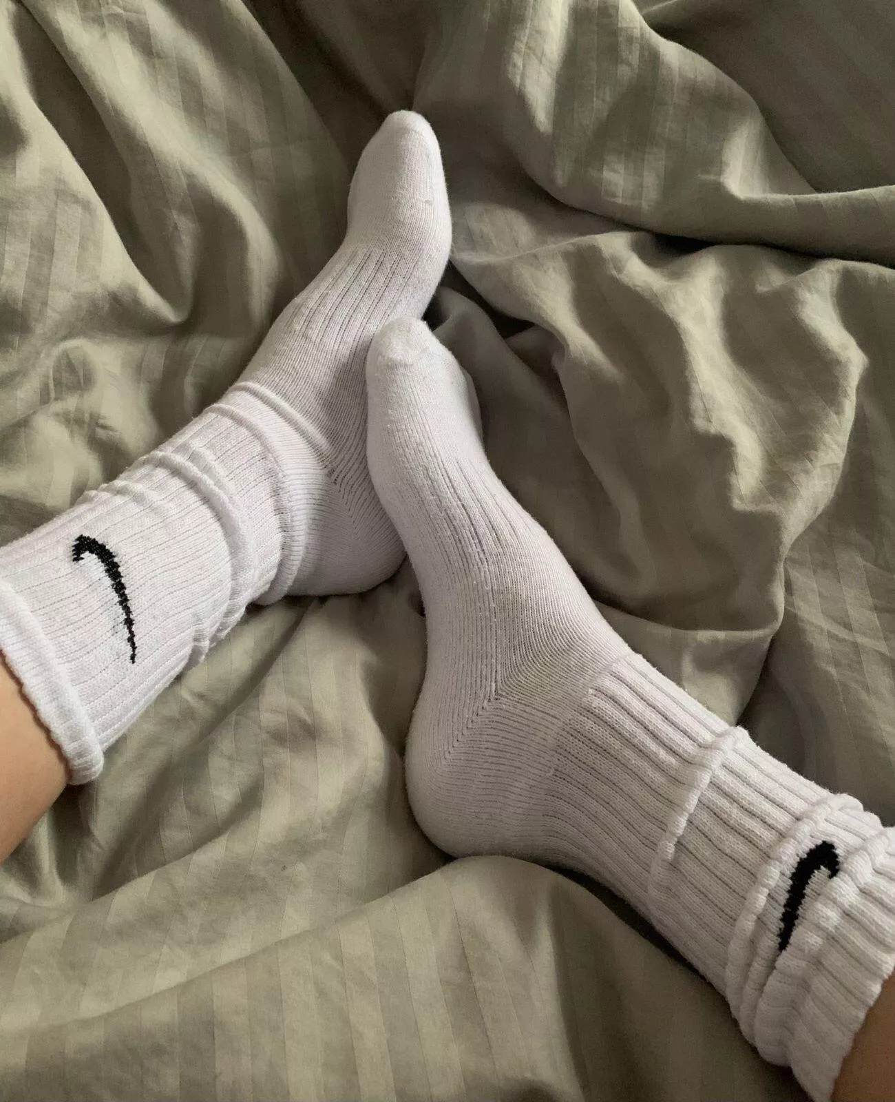 If you’d be my man I’d let you sniff them after each gym session🤭