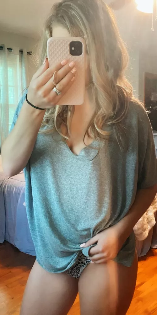 [image] This blonde is ready for some fun