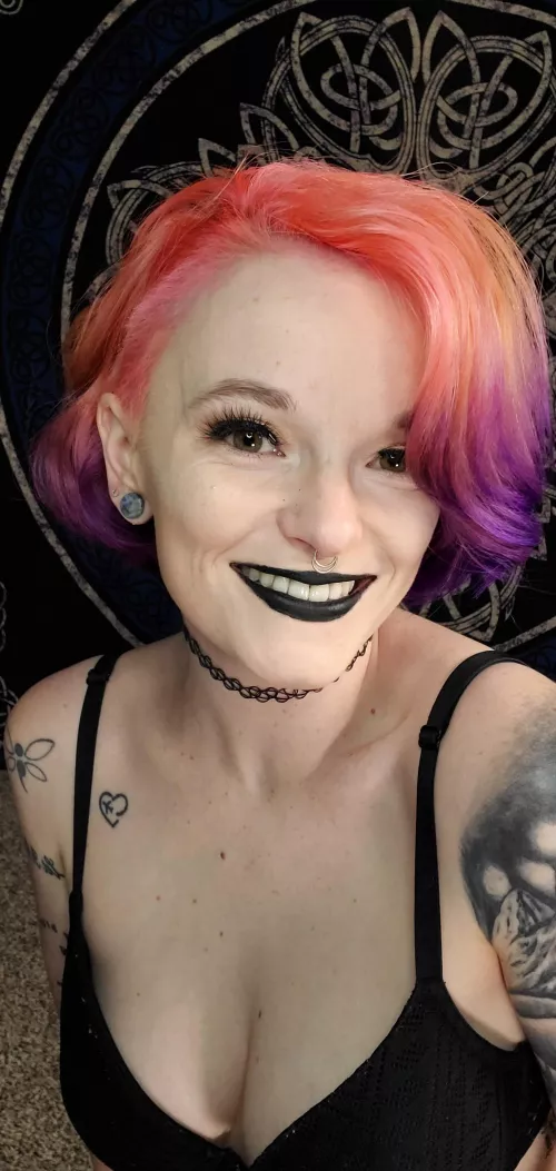 My sleeve is cool but my face is cuter