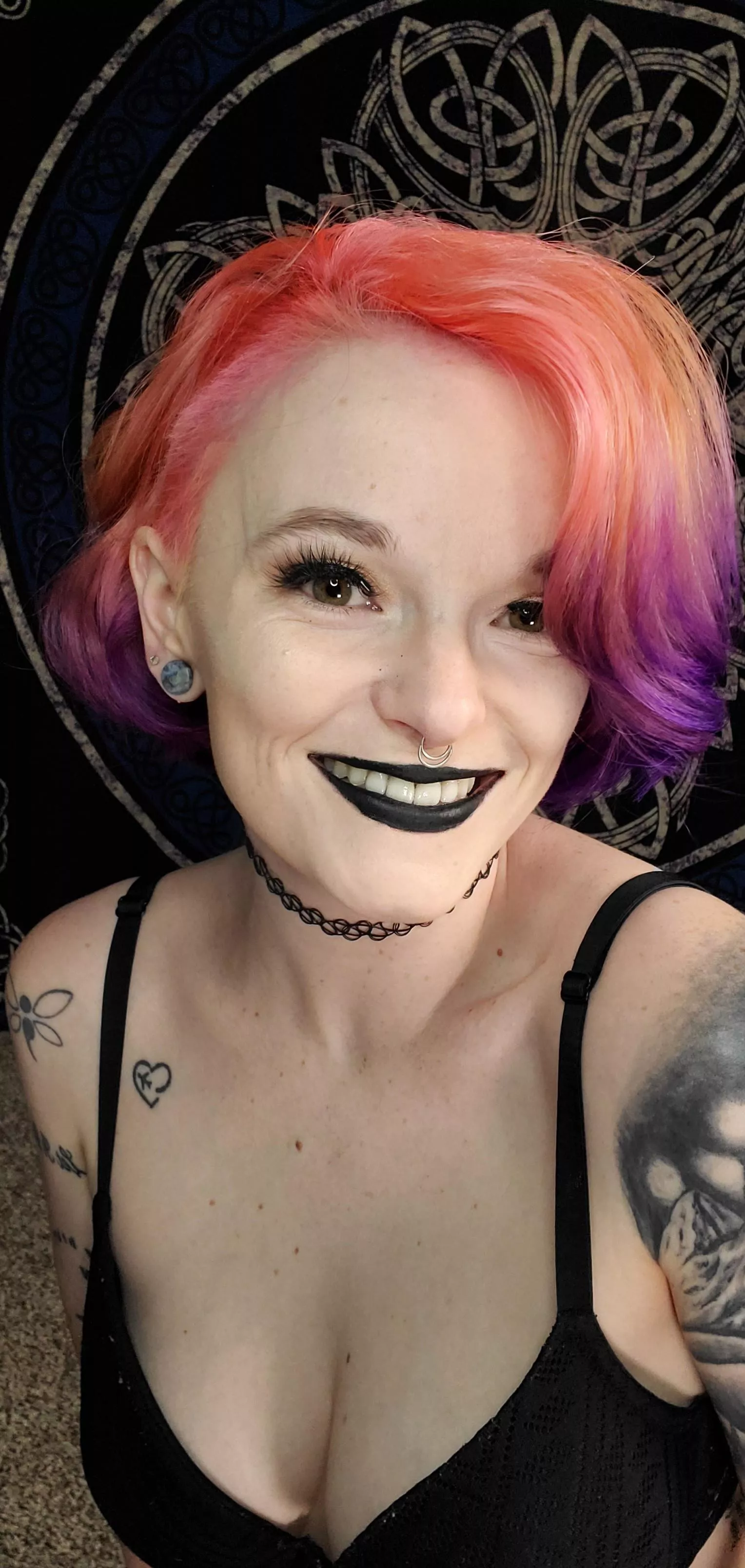 My sleeve is cool but my face is cuter