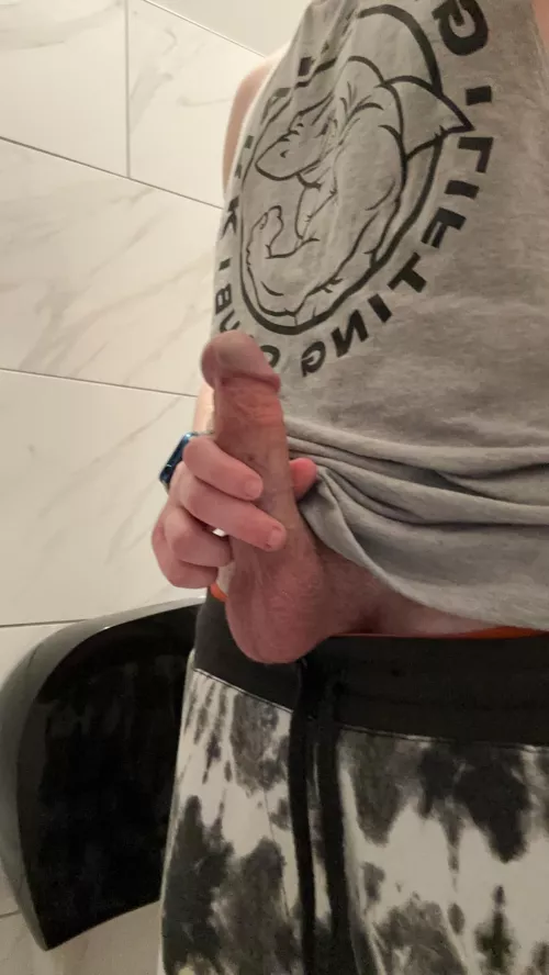 Need someone to stroke with in the gym, who’s in?