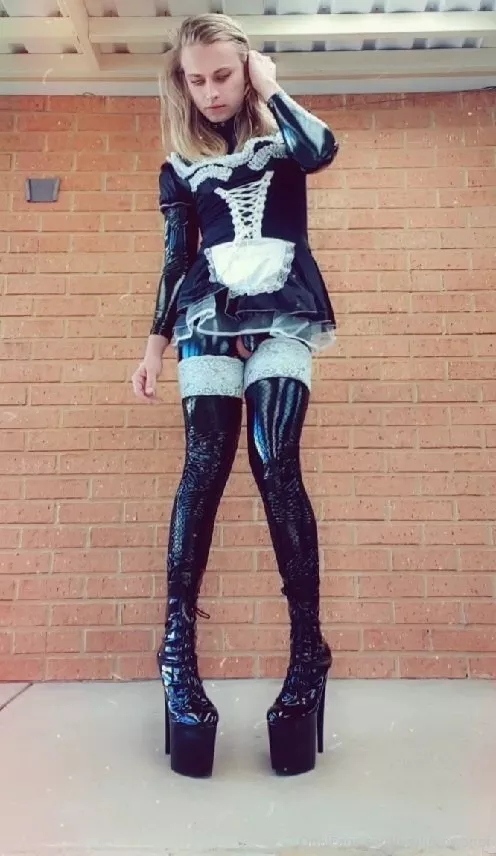 Ok kinda silly with the maid outfit on top but I still think this slayed