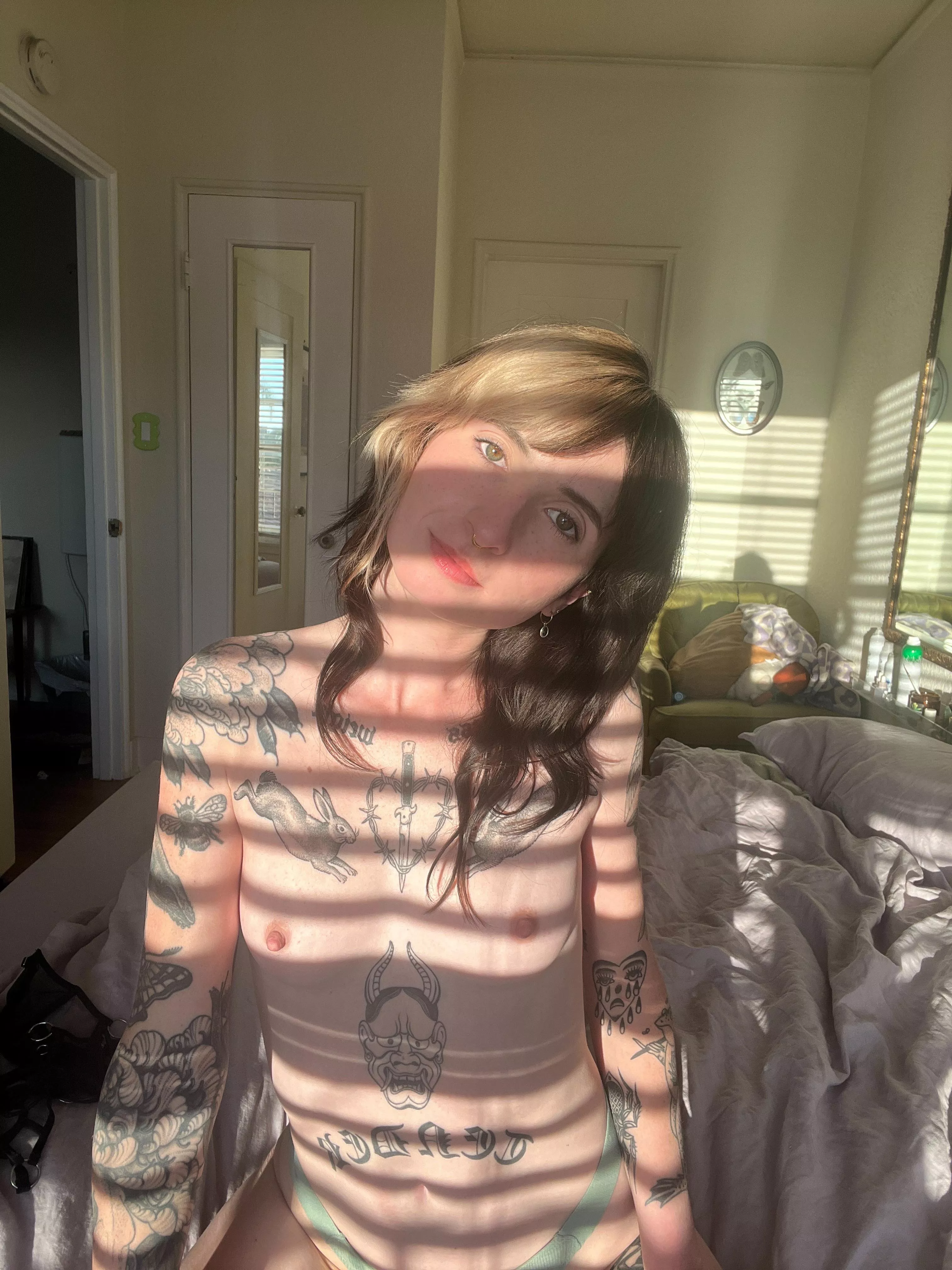 Perfect lighting for you to annihilate my pussy in