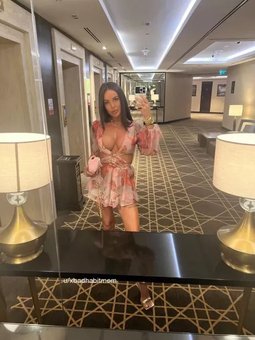 Sexy MILF petite here