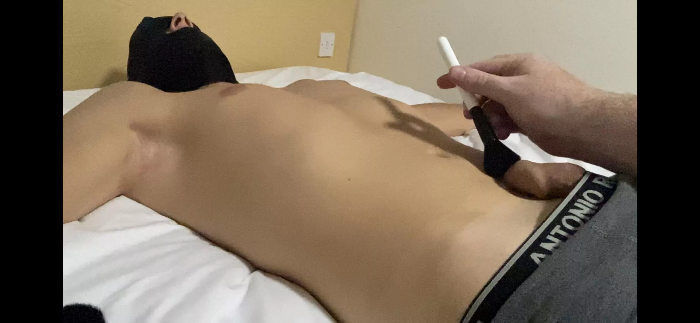 Sexy straight guy getting his dick softly tickled for the first time. He still messages me talking about our session. This videos on my Just for fans if you wanna see it or a short clip on my Twitter. https://justfor.fans/tticklerr