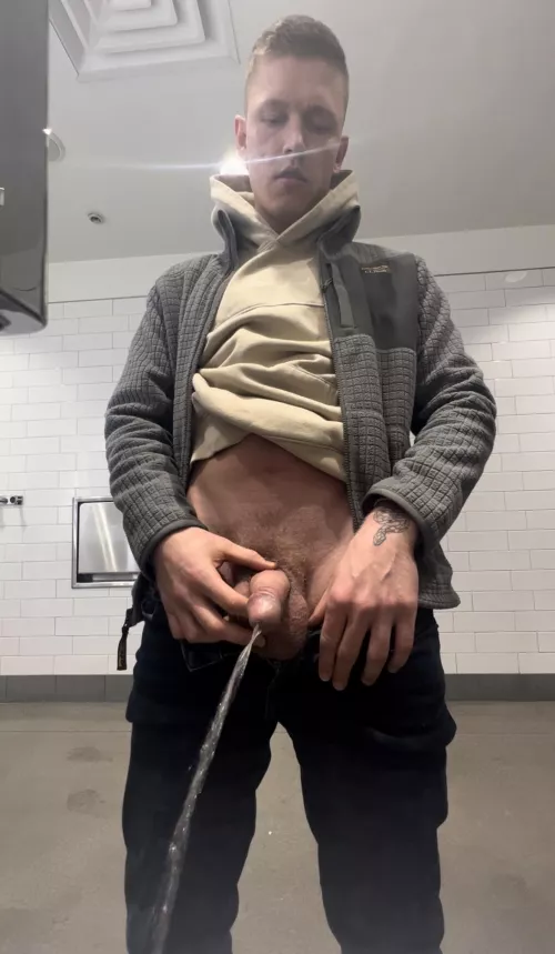 Taking a leak at Walmart 💦😈