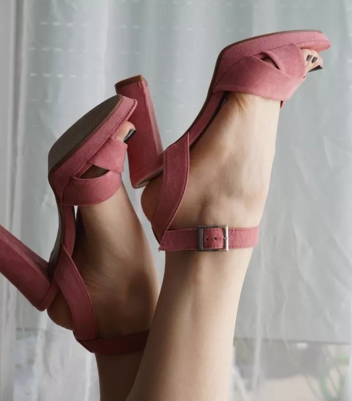 Those heels look so soft you just have to touch them 😉