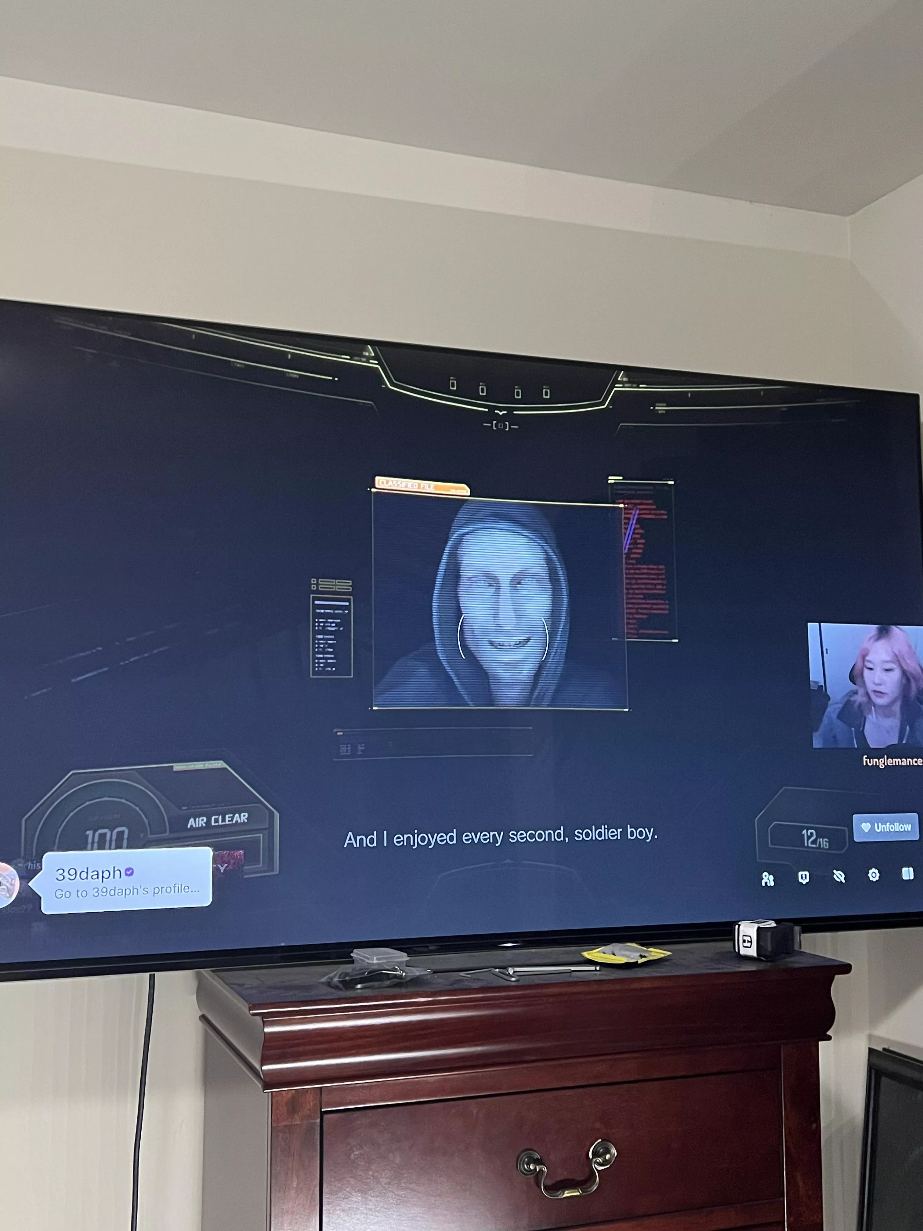 Twitch stream info never goes away.