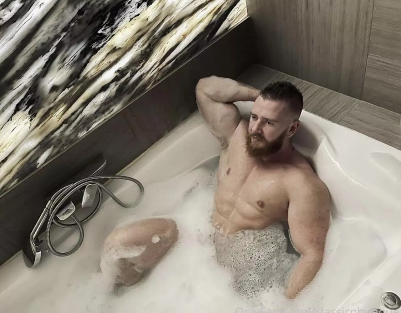 Wanna jump in the tub 🛁 with me?