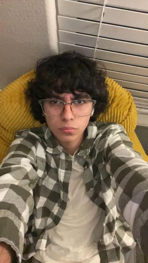 18, Thick cocks add me @oliverc1522