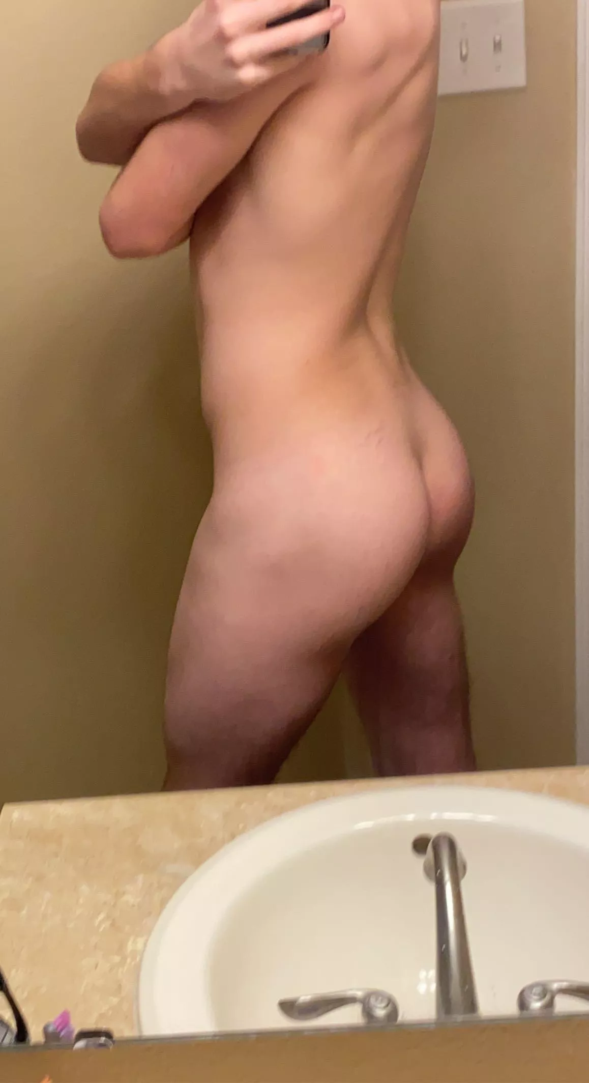 18m Indiana - Can someone go balls deep in my ass 😉
