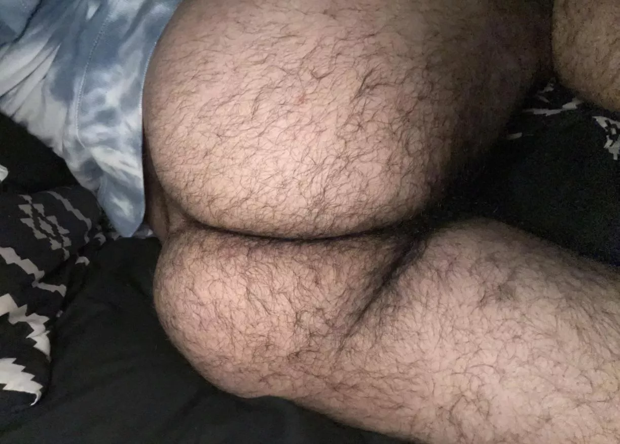 19 Bottom thick hairy ass looking for a fit man. I am into any and everything. Snap:lutious23