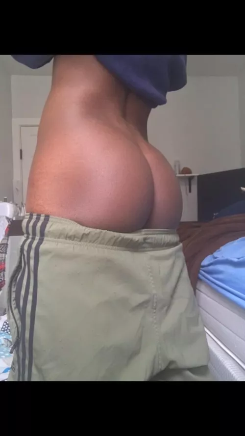 20 twerking ass on snap rn hmu be to watch: s.im1311