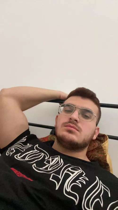 22 bottom, looking for a hot top hmu with face mabmas22