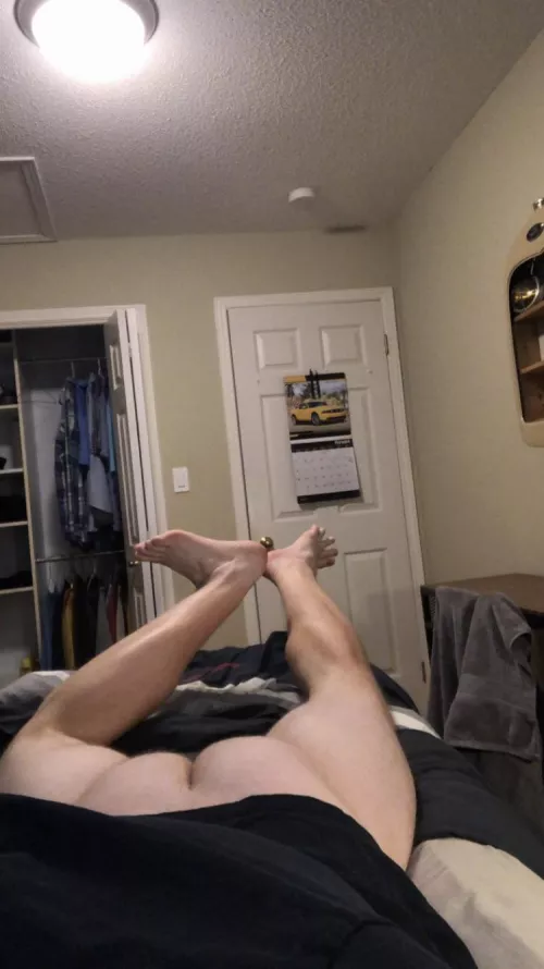 22 Canada. Verbal bottom. Hmu if u got morning wood. Snap @Rymank5