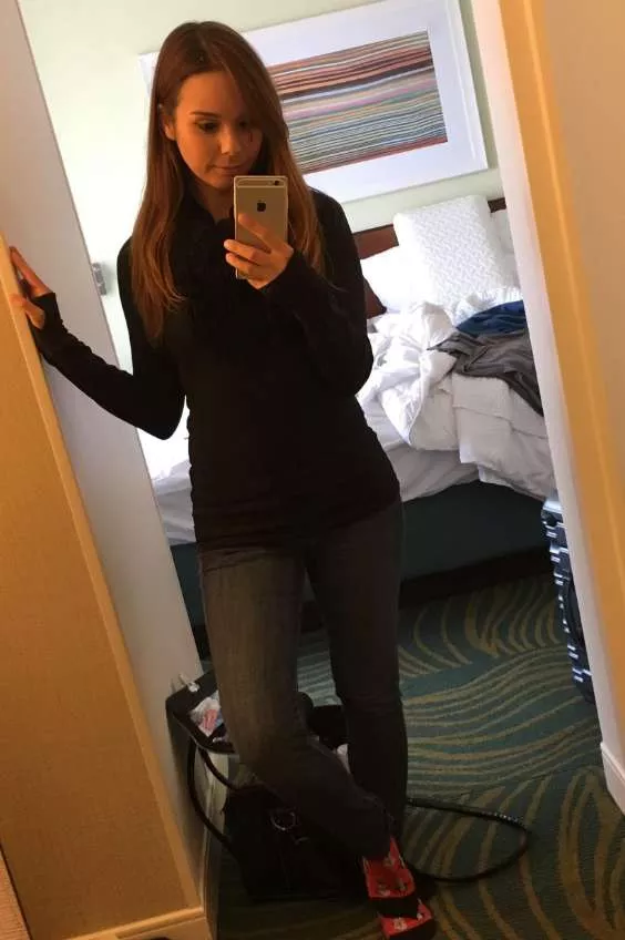 22 F im just trying to find someone to talk but i wanna keep it private so just add me in my snap: itschloe211