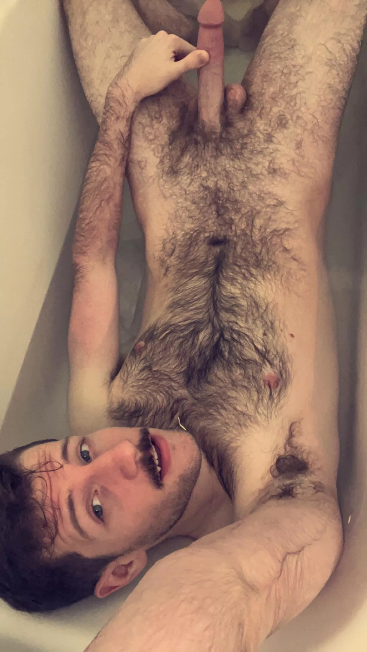 22yo college top looking for bottom babes 18-24yo, HMU w/ FACE @tomjerryman