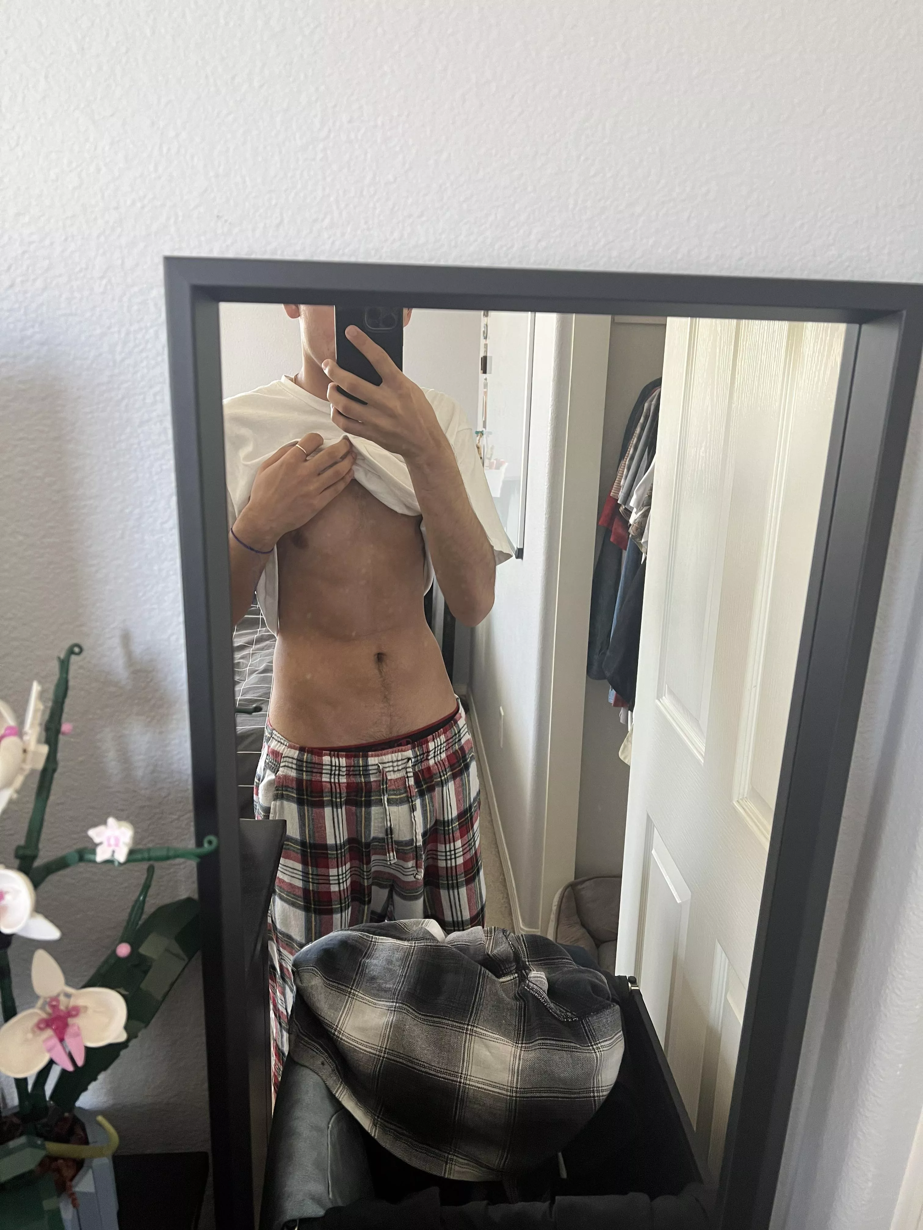 23 bored and horny hmu latenight132