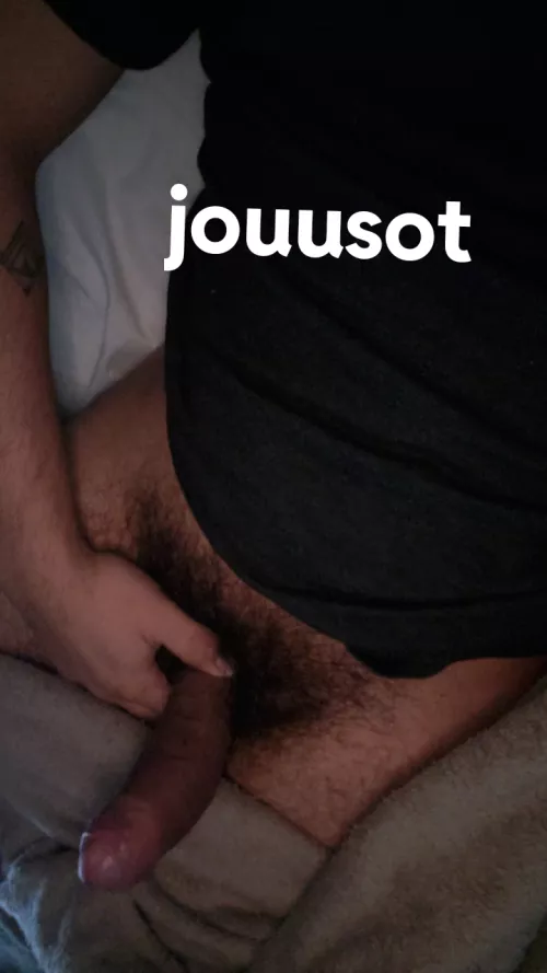 25 horny and edging. Looking for anyone ( I don't care about age or race) to trade and jerk off. Snap is on the pic. Hit me up