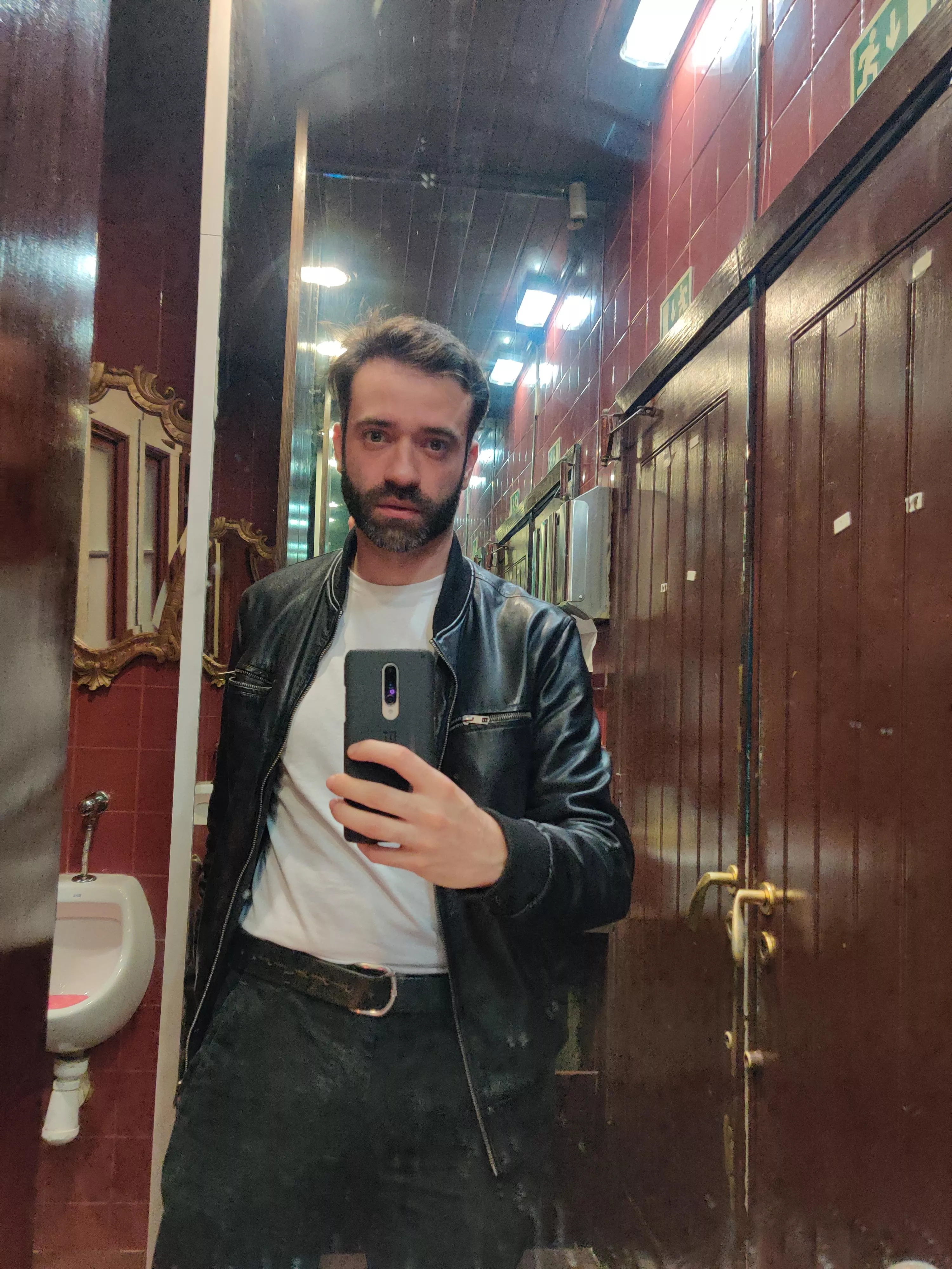 After such a warm reception to the previous photo, gained the courage to go on a night out alone ☺️. Thanks everyone