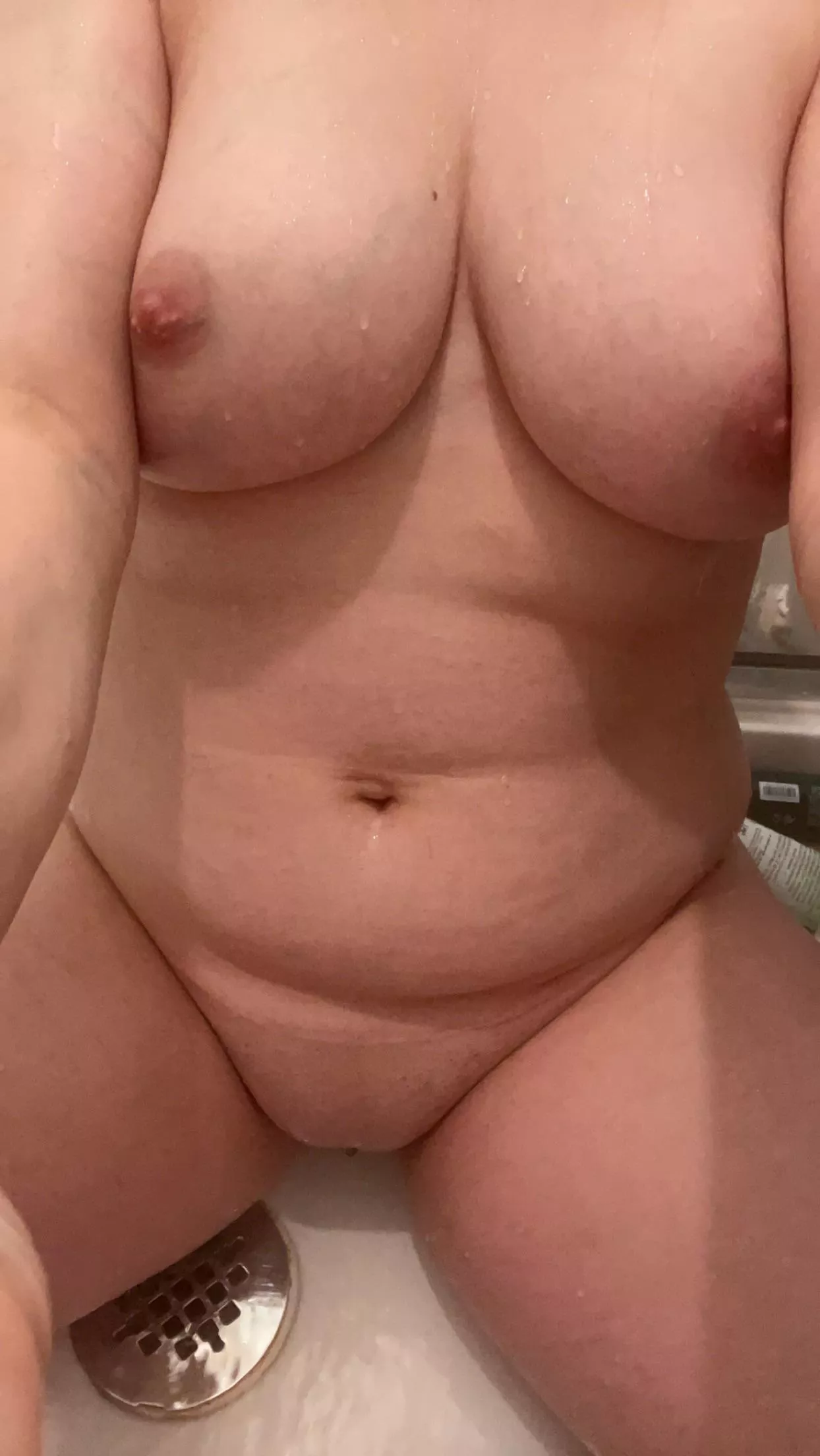 As I mentioned in my last post, I am on a life style, heath and wellness journey. This is my first natural sitting pic while all the way naked. I usually hate showing my stomach. I feel oddly beautiful here 🙈 I’m F, 5’4” and 160lbs. 💕