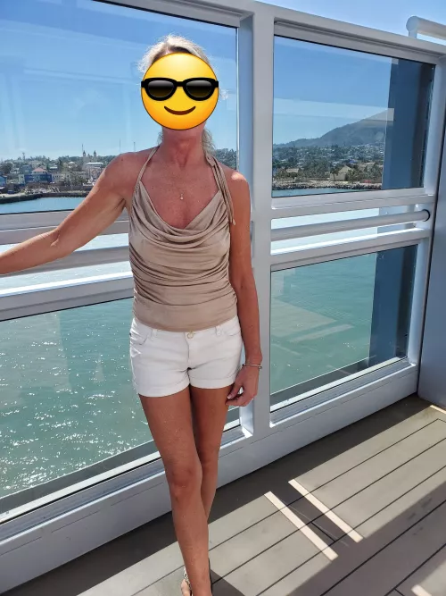 Braless in the DR. F51