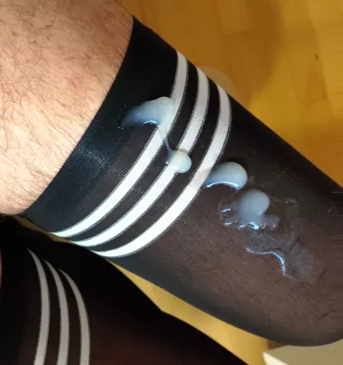 Cum on my kneesocks