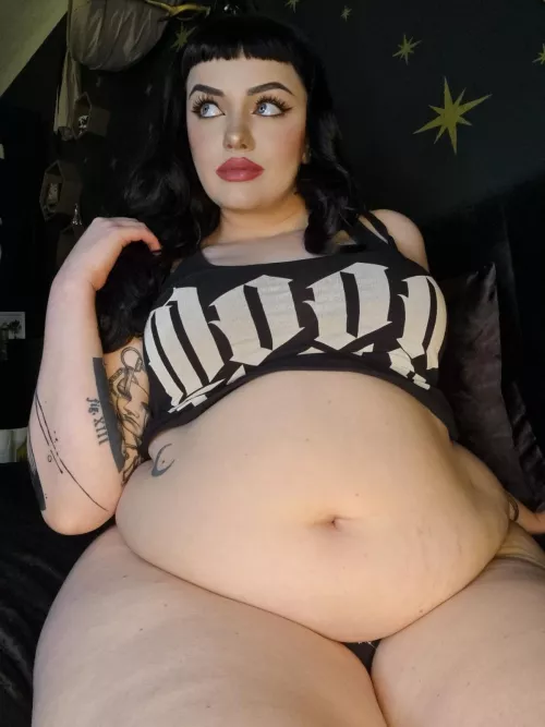 Daydreaming of getting fed massive amounts of donuts 🍩