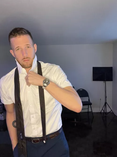 😂 Does anyone need a date for Sunday Dinner? 🍲 😉 I’ll eat almost anything…. And I really like pie.