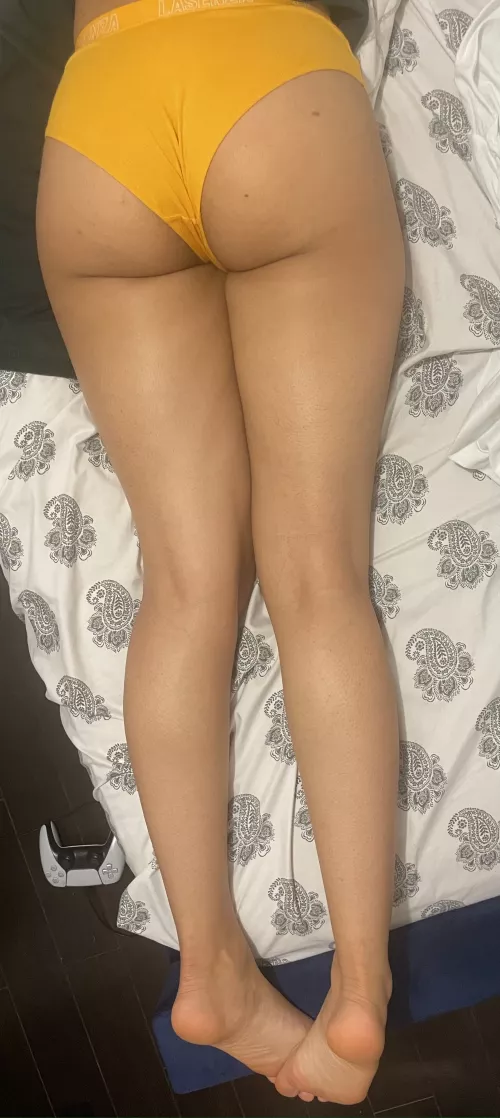 everyone claims to play with ass