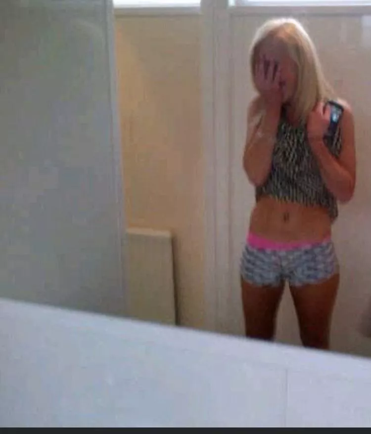 F4f looking for older slutt who wants to lose and get humiliated by younger sexy girl